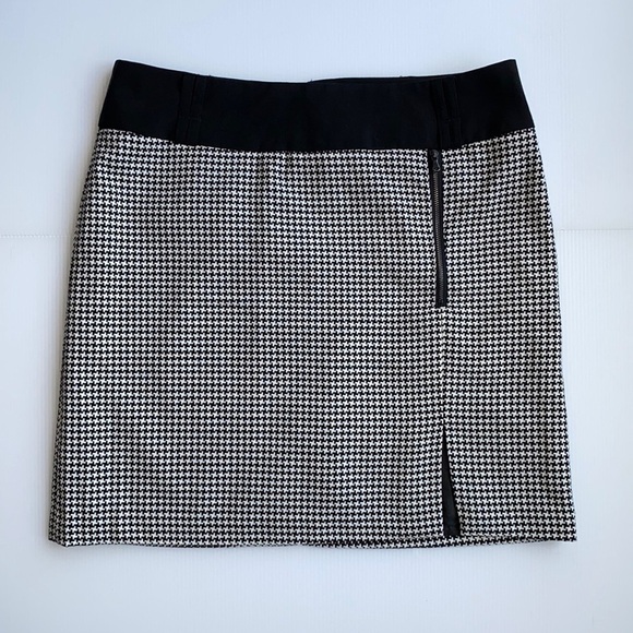 Houndstooth Mini Skirt Front Slit Accent Zipper Black White - Picture 2 of 15